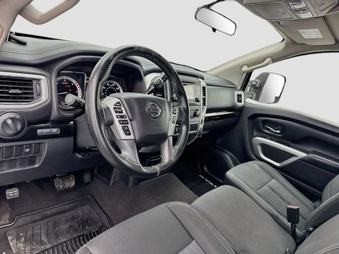 Used 2017 Nissan Titan SV RWD image 7