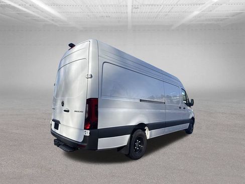 Used 2024 Mercedes-Benz Sprinter 3500 image 5
