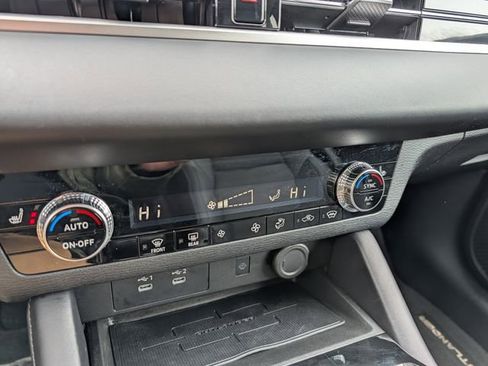 Used 2025 Mitsubishi Outlander SE image 21