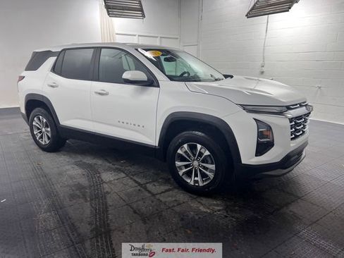Used 2025 Chevrolet Equinox LT FWD image 3