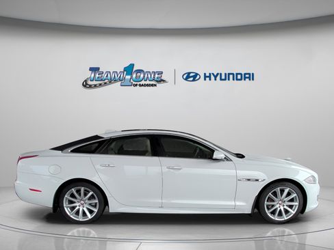 Used 2017 Jaguar XJ R-Sport image 9