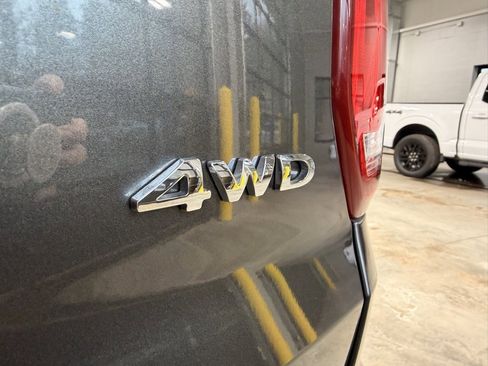 Used 2017 Ford Explorer XLT w/ Equipment Group 202A image 11