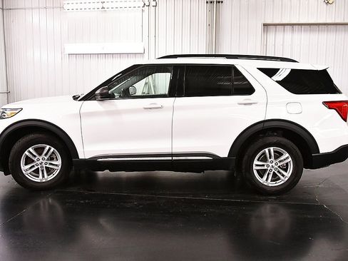 Used 2023 Ford Explorer XLT w/ Equipment Group 202A image 4