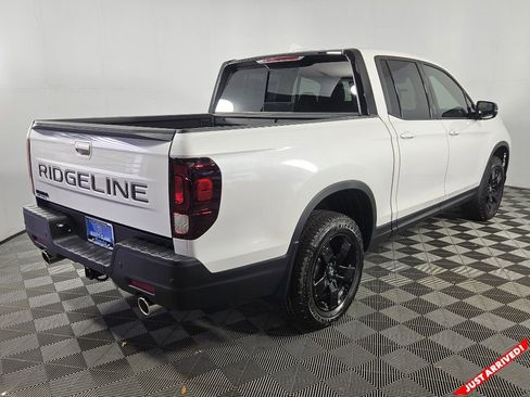New 2026 Honda Ridgeline Black Edition image 7