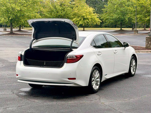 Used 2013 Lexus ES 300h w/ Luxury Pkg FWD image 18