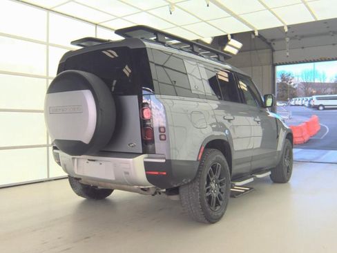 Used 2023 Land Rover Defender 110 SE image 2