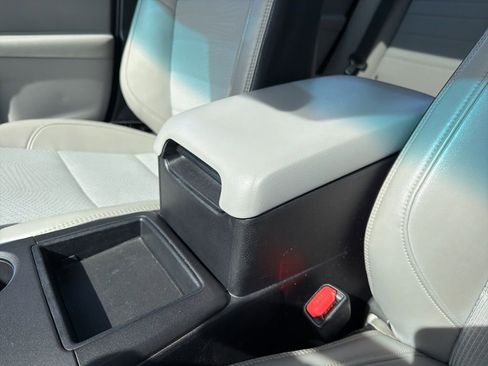 Used 2016 Toyota Camry SE w/ Moonroof Package image 19