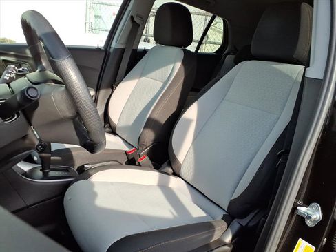 Certified 2022 Chevrolet Trax LS w/ Tint and Cruise Package image 13