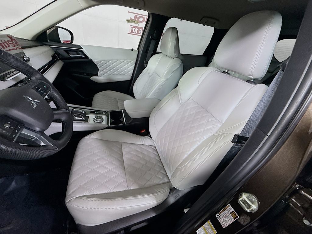 Used 2023 Mitsubishi Outlander SEL AWD/4WD image 25