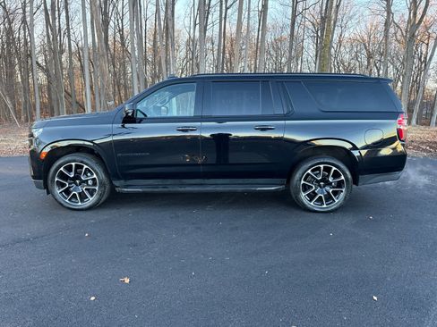 Used 2024 Chevrolet Suburban RST w/ Luxury Package image 4