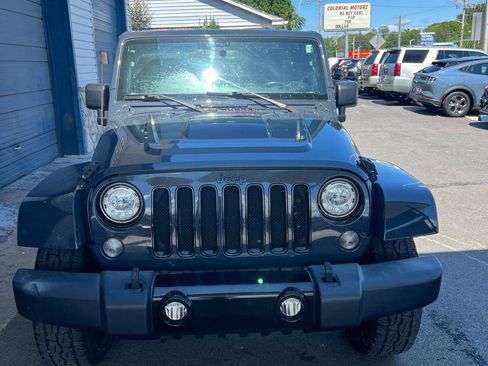 Used 2018 Jeep Wrangler Unlimited Sahara AWD/4WD image 3