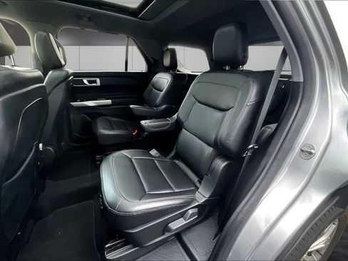 Used 2020 Ford Explorer XLT w/ Equipment Group 202A AWD/4WD image 21