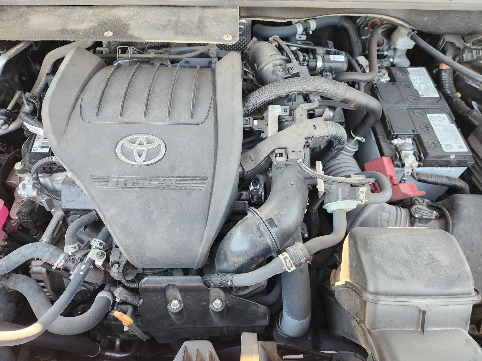 Used 2024 Toyota Highlander LE FWD image 37
