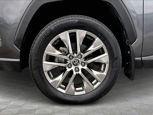 Used 2021 Toyota RAV4 XLE Premium image 9