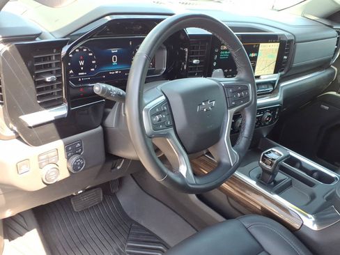 Used 2025 Chevrolet Silverado 1500 LT Trail Boss w/ Convenience Package II AWD/4WD image 20