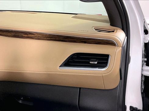 Used 2021 Chevrolet Tahoe Premier w/ Premium Package image 17