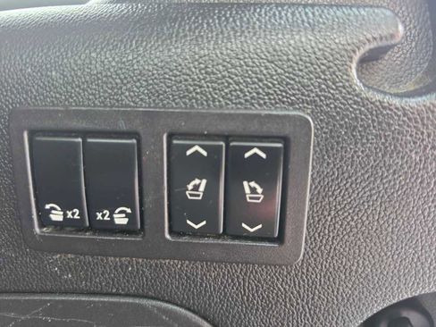 Used 2017 Chevrolet Suburban LT image 34