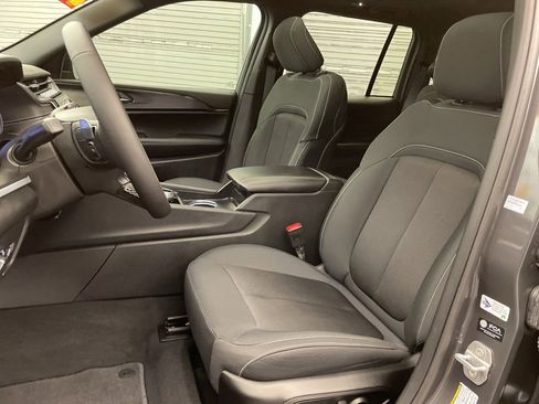 Certified 2025 Jeep Grand Cherokee Laredo X w/ Trailer Tow Package image 19