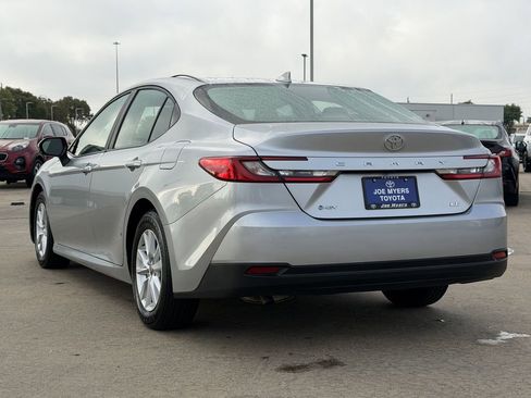 Used 2025 Toyota Camry LE FWD image 7