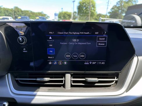 Used 2024 Chevrolet Trax RS w/ Sunroof Package FWD image 19