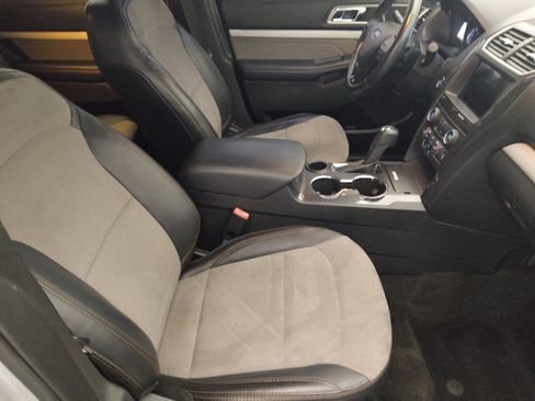 Used 2017 Ford Explorer XLT w/ Equipment Group 202A image 21