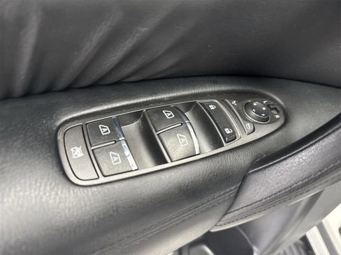 Used 2021 Nissan Armada SL w/ Captain's Chairs Package image 18