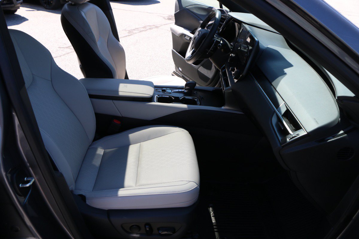 Used 2023 Lexus RX 350 Premium Plus w/ Accessory Package AWD/4WD image 28