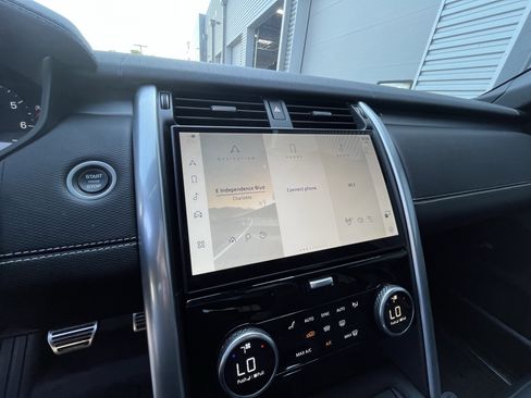 Used 2025 Land Rover Discovery Dynamic SE AWD/4WD image 24