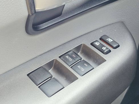 Used 2013 Toyota Sequoia Limited AWD/4WD image 38