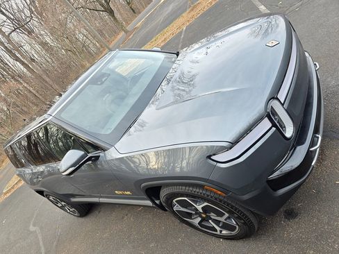 Used 2024 Rivian R1S Adventure image 87