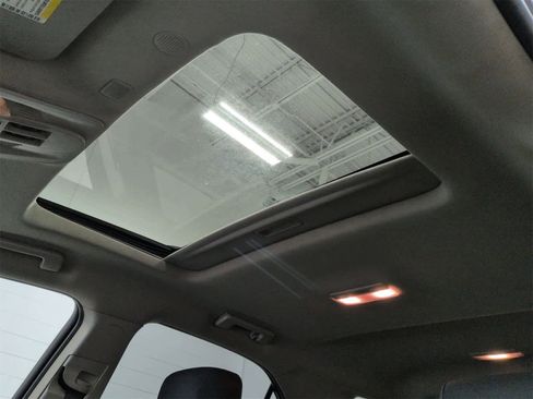 Used 2017 Chevrolet Equinox LT image 20