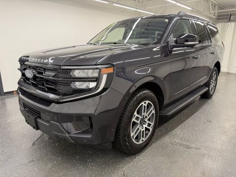 Used 2025 Ford Expedition Active AWD/4WD image 4