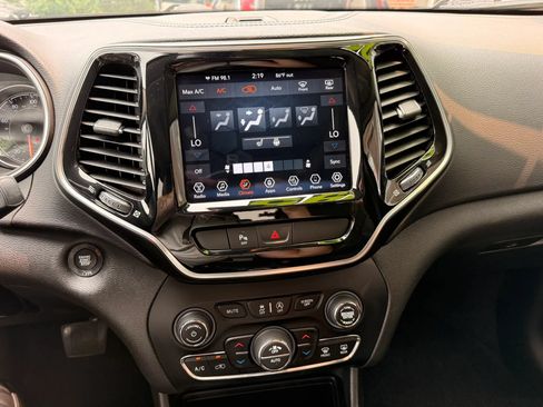Used 2019 Jeep Cherokee Limited AWD/4WD image 17