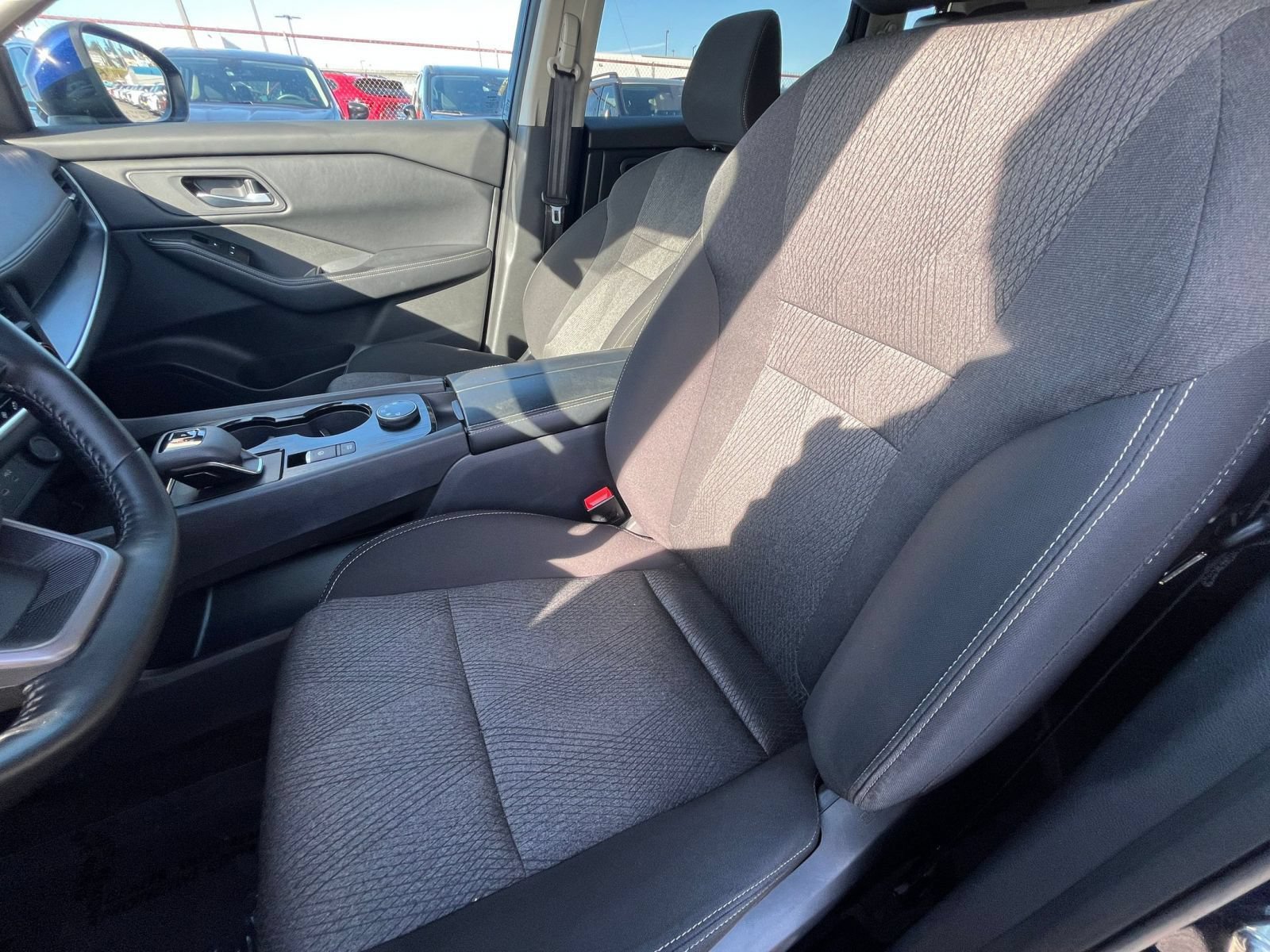 Used 2025 Nissan Rogue SV AWD/4WD image 37