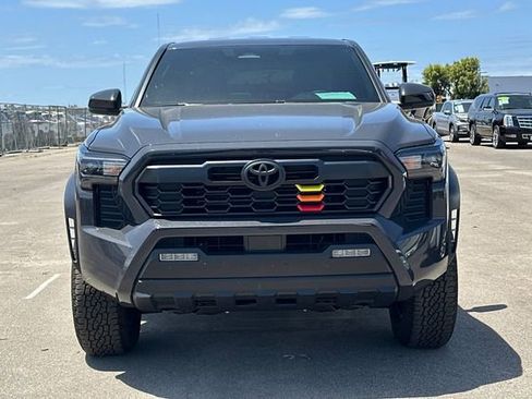 Used 2025 Toyota Tacoma TRD Off-Road AWD/4WD image 3