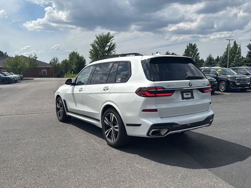 Used 2024 BMW X7 xDrive40i w/ M Sport Package AWD/4WD image 5