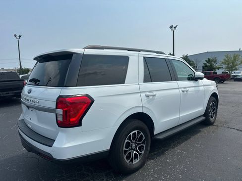 Used 2023 Ford Expedition XLT RWD image 4