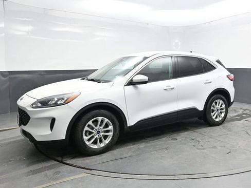 Used 2021 Ford Escape SE FWD image 3