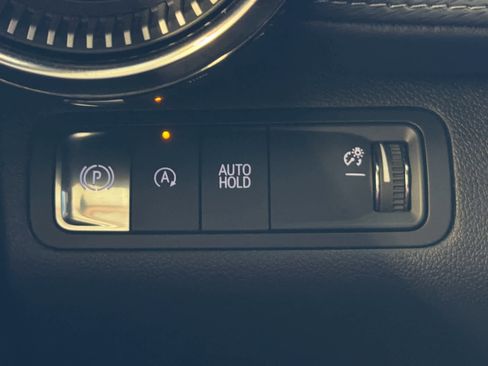 Certified 2025 Chevrolet Equinox LT FWD image 39