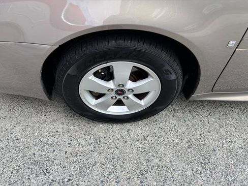Used 2006 Pontiac Grand Prix w/ Preferred Package FWD image 11
