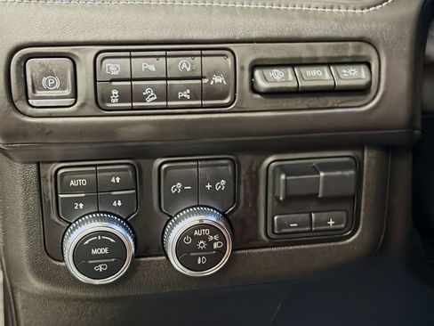 Used 2023 GMC Yukon Denali Ultimate AWD/4WD image 12