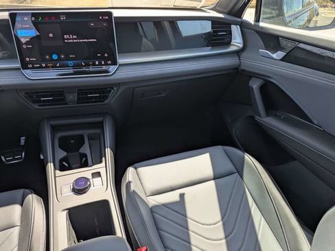 New 2026 Volkswagen Tiguan SE R-Line FWD image 17