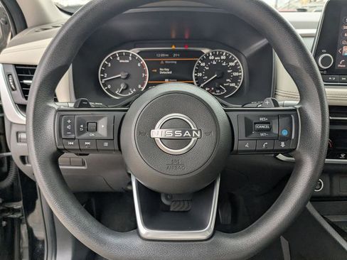 Used 2023 Nissan Rogue SV image 17