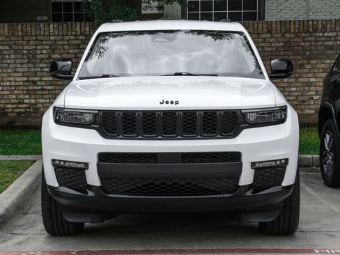 Used 2022 Jeep Grand Cherokee L Limited w/ Black Appearance Package RWD image 10