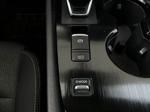 Used 2025 Nissan Rogue SV image 23