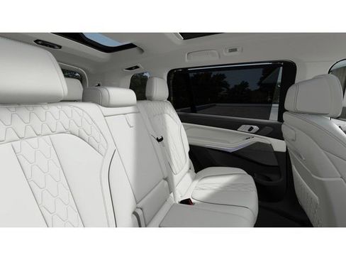New 2027 BMW X7 xDrive40i w/ Executive Package AWD/4WD image 12