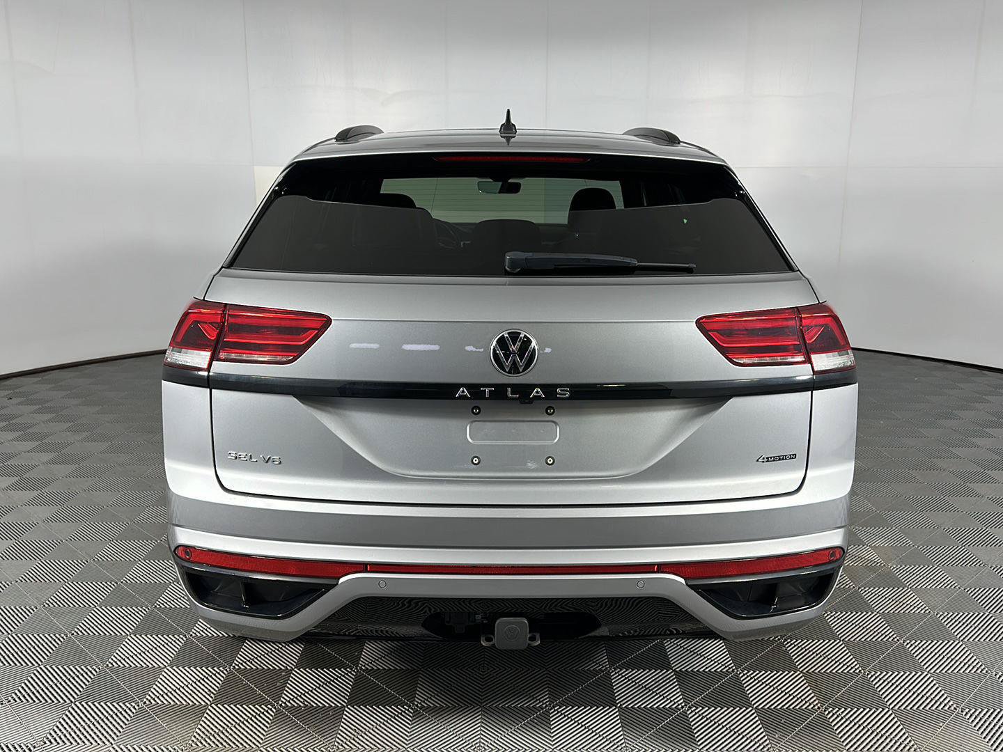 Used 2023 Volkswagen Atlas Cross Sport SEL R-Line AWD/4WD image 30