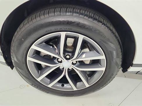 Used 2024 Land Rover Range Rover Evoque Dynamic SE image 33