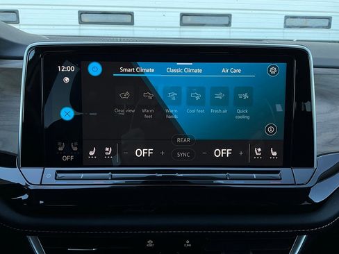 Used 2025 Volkswagen Atlas SE image 30