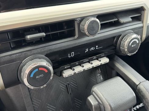 Certified 2024 Toyota Tacoma TRD Off-Road image 10